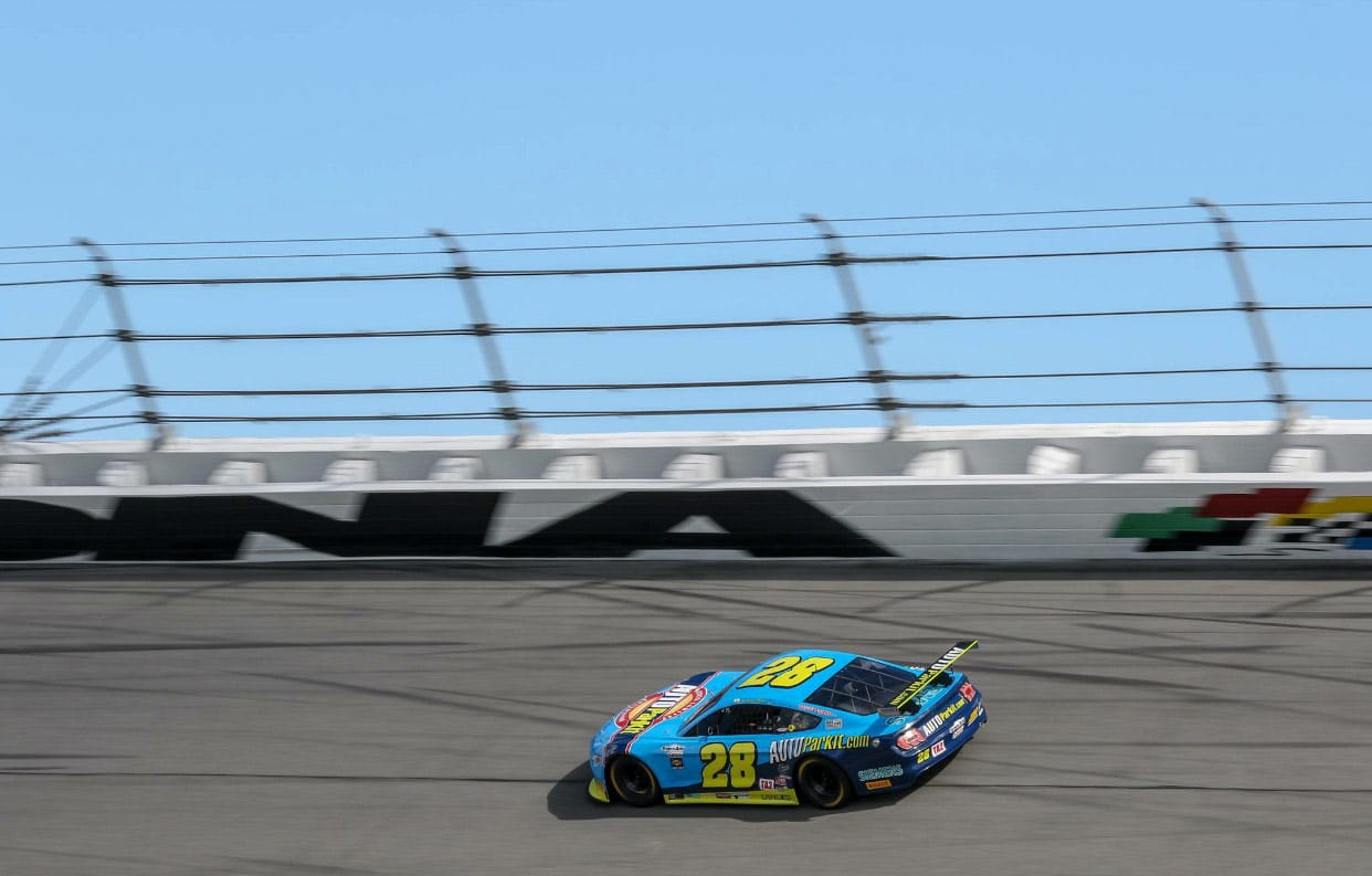 Lawless Alan running 4th Chasing the Leaders